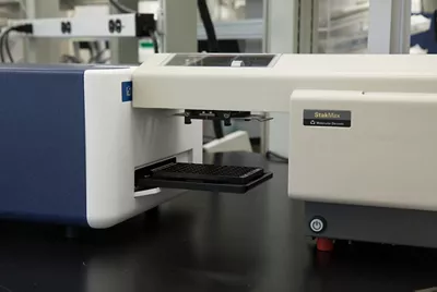 SpectraMax® ABS and ABS Plus Absorbance ELISA Microplate Readers