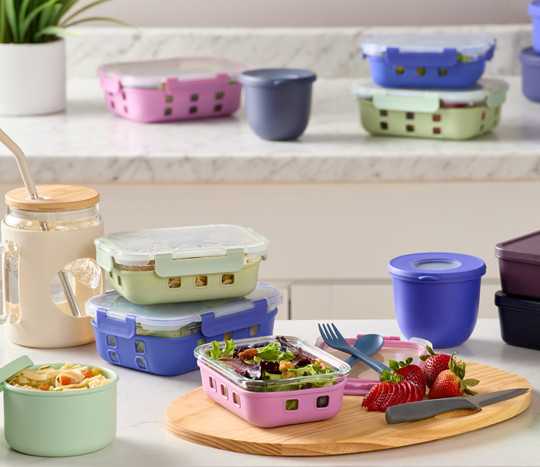 Back-to-school and work lunch food storage containers: glass, silicone, plastic, and bento boxes in multiple colors.