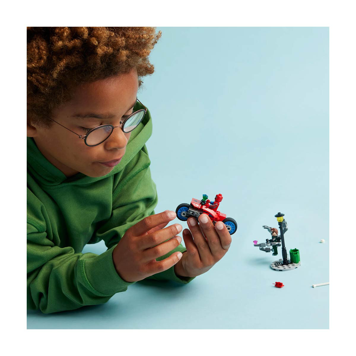 lego-marvel-spider-man-vs-doc-ock-motorcycle-chase-set-77-pcs