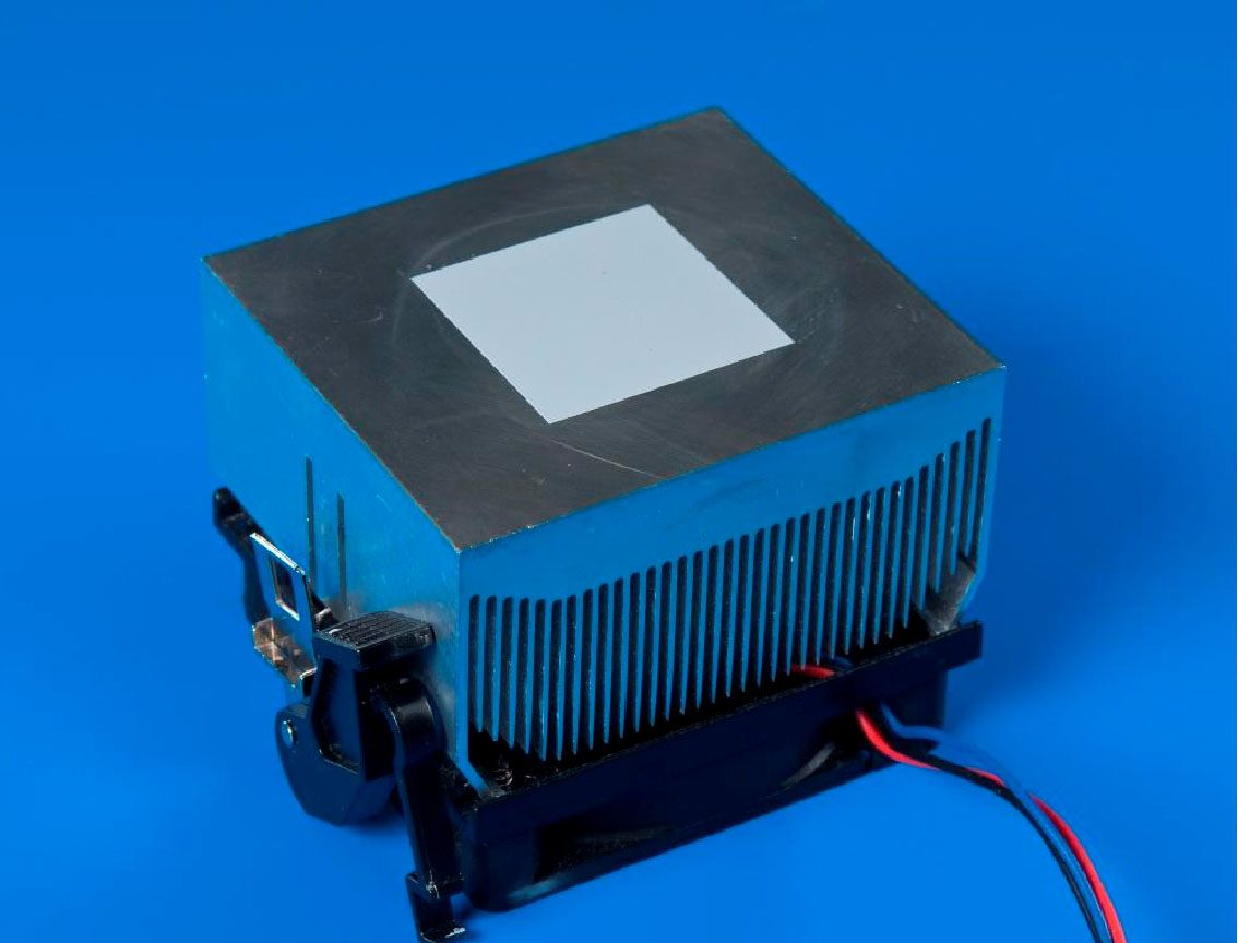 Stencil printed Thermal Interface Material on a heat sink