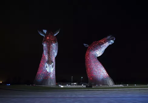 horse head statues 
