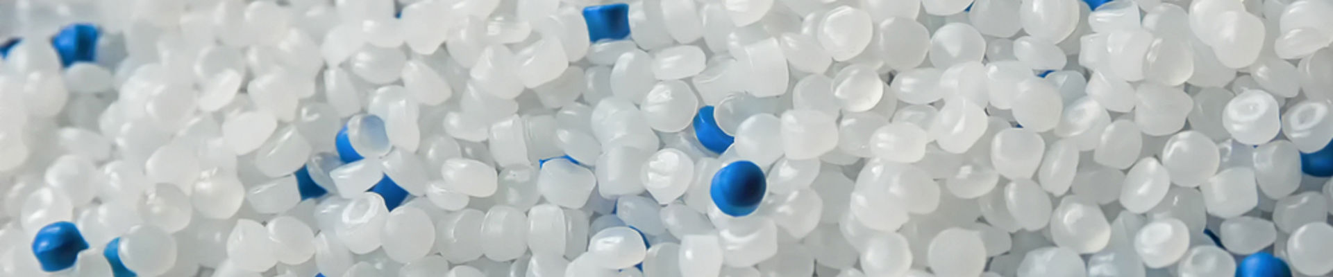 Polyethylene pellets for plastic bag production