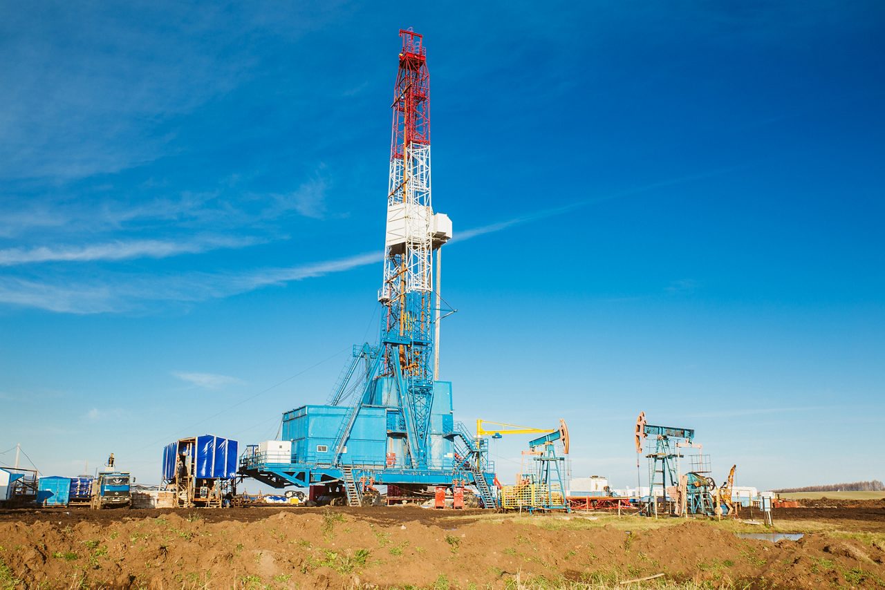 land onshore oil drilling rig blue sky