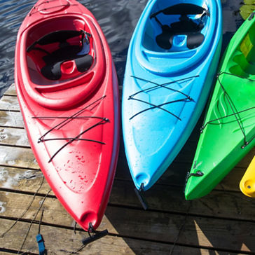 Coloridos kayaks