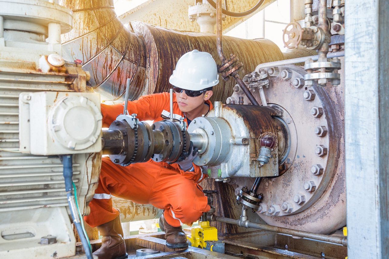 Oil rig and worker 