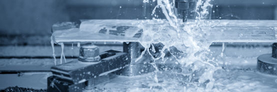 Higienização e limpeza de peças mecânicas.