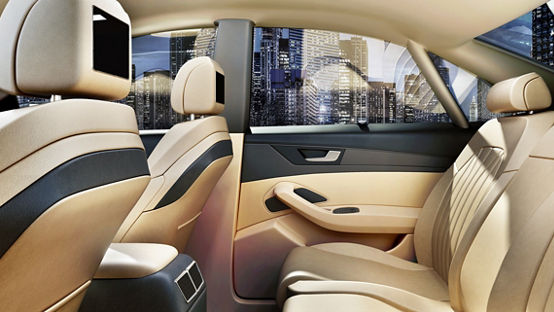 Interior de carro luxuoso com couro