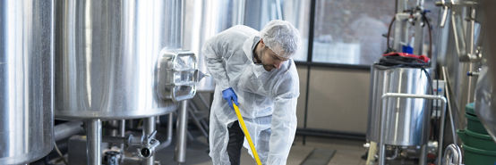 Limpeza de piso da indústria de alimento, sem gordura e sem manchas