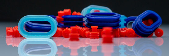 コネクタ用シール、LSR（液状シリコーンゴム）、自動車用、自動車用コネクタ向け自己潤滑性リップシール