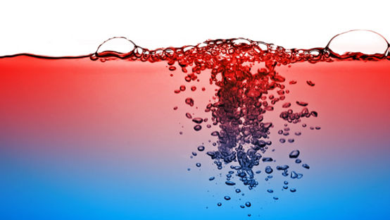 红色和蓝色液体中的水和氧气