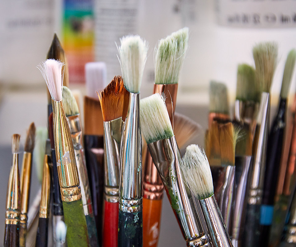 Image of paint brushes.
