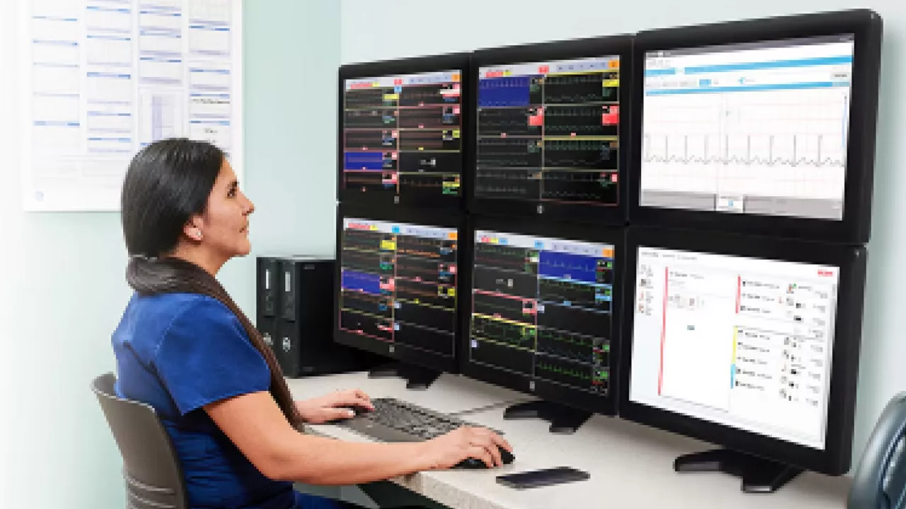 03-digital-centralized-monitoring-unit-desktop