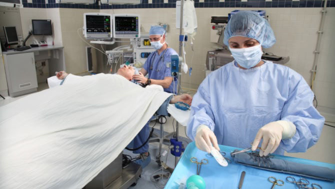 3-surgeons-in-OR-operating-patient