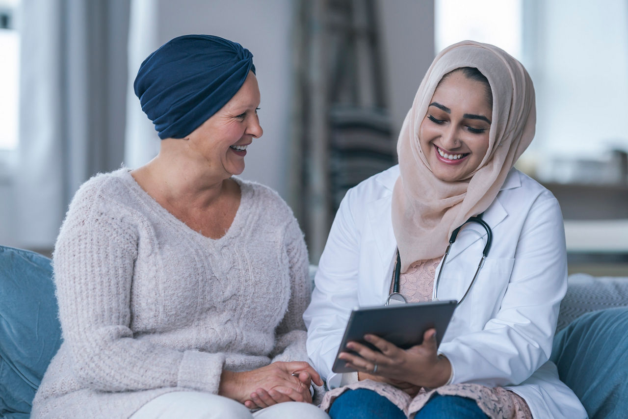 Doctor-makes-house-call-to-visit-patient-with-cancer