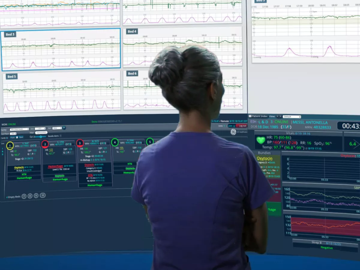 Mural_L_D_female_nurse_tech_view