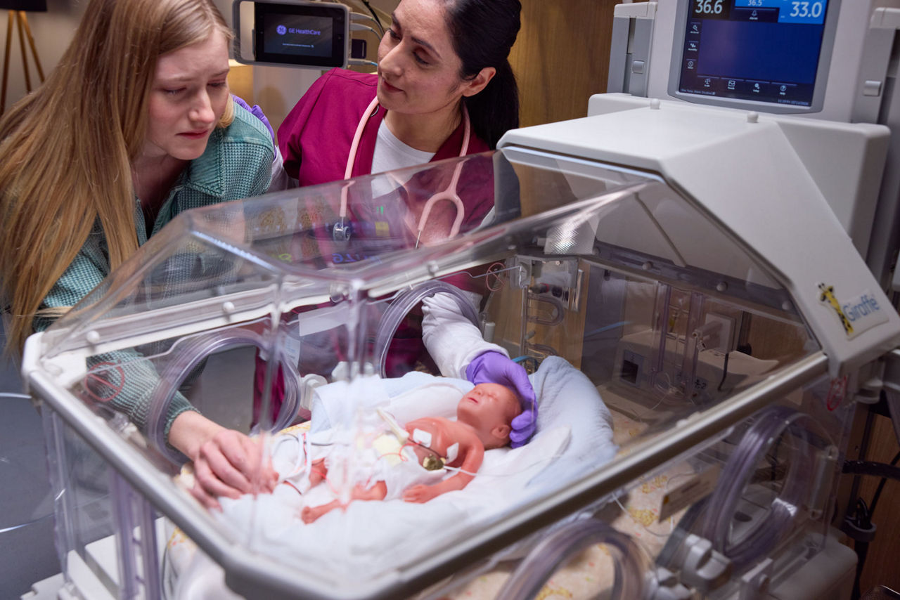 NICU-Giraffe-OmniBed-Carescape-monitors-0513
