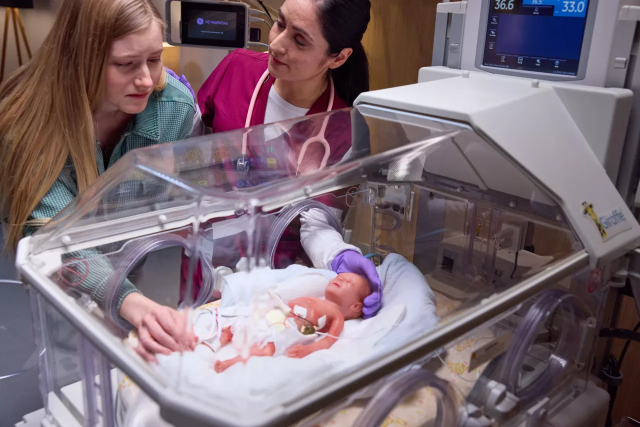 NICU-Giraffe-OmniBed-Carescape-monitors-0513