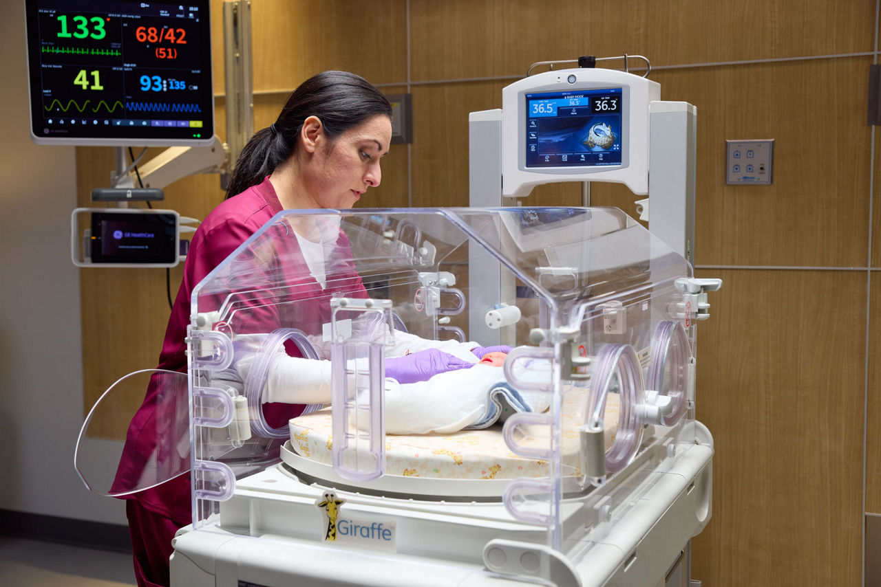 -categories-maternal-infant-care-incubators-giraffe-incubator-thermoregulation-hotspot.jpg