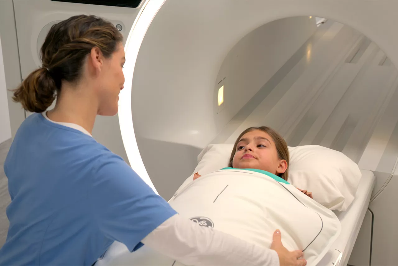 SIGNA-Continuum-Legacy-MRI-Feature hero 2