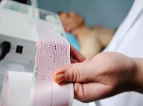 Taking_an_ECG_for_a_COVID-19_Patient