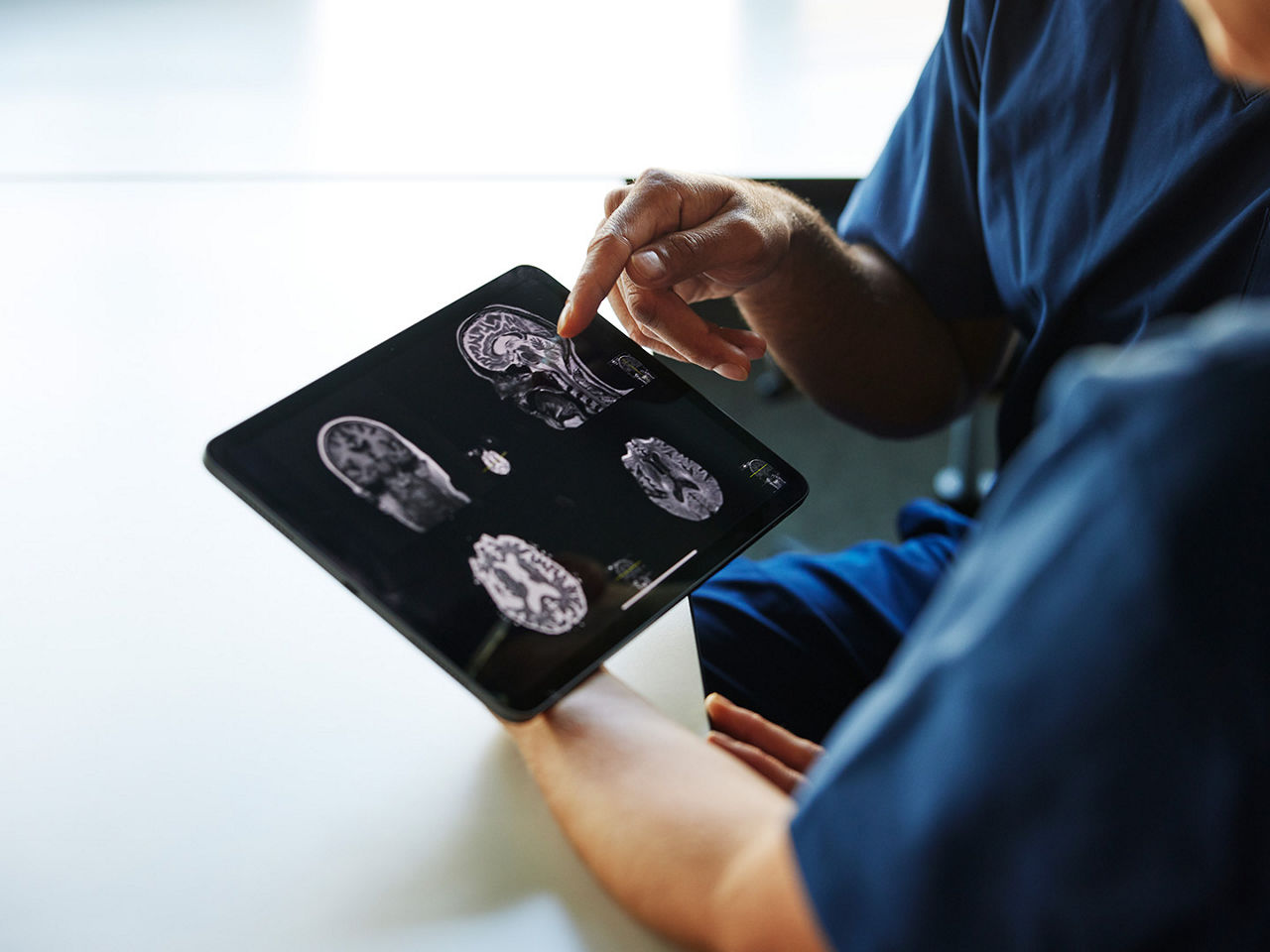 addressing-radiology-staff-ArticleHero-ci-en