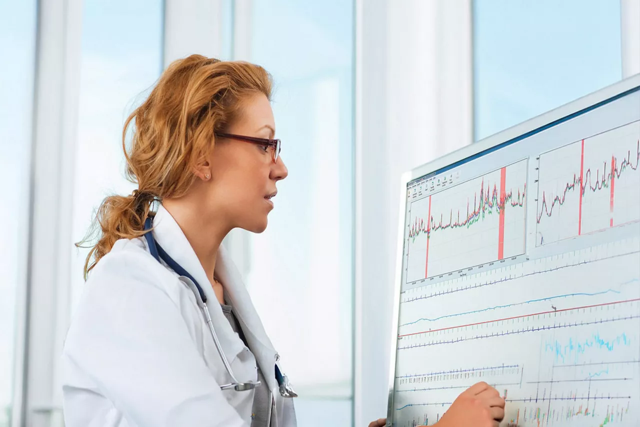 cardioday-holter-ecg-HeroSticky-ci-en