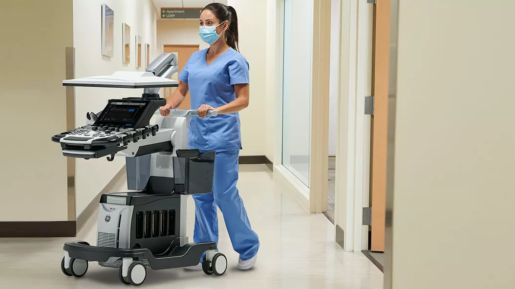 comprehensive-breast-ultrasound-nurse-pushing-machine-ci-en