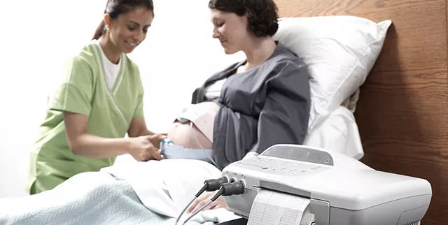 corometrics-monitoring-nurse
