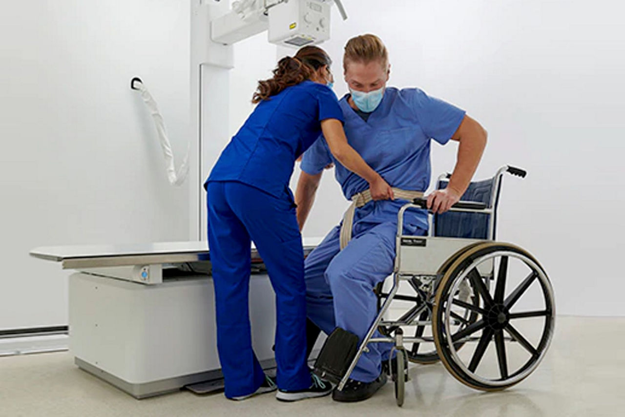definium-xrf-patient-on-wheelchair-ci-en