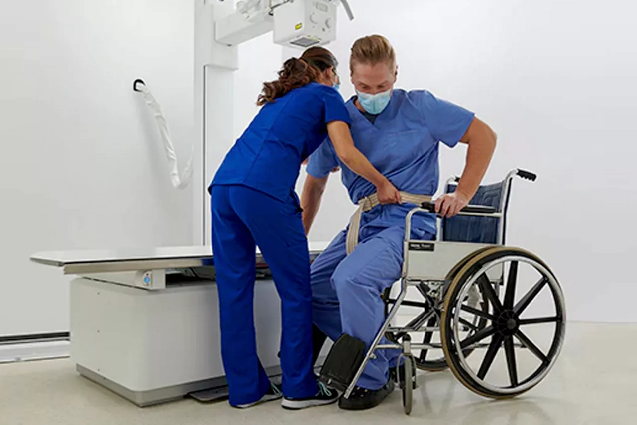 definium-xrf-patient-on-wheelchair-ci-en