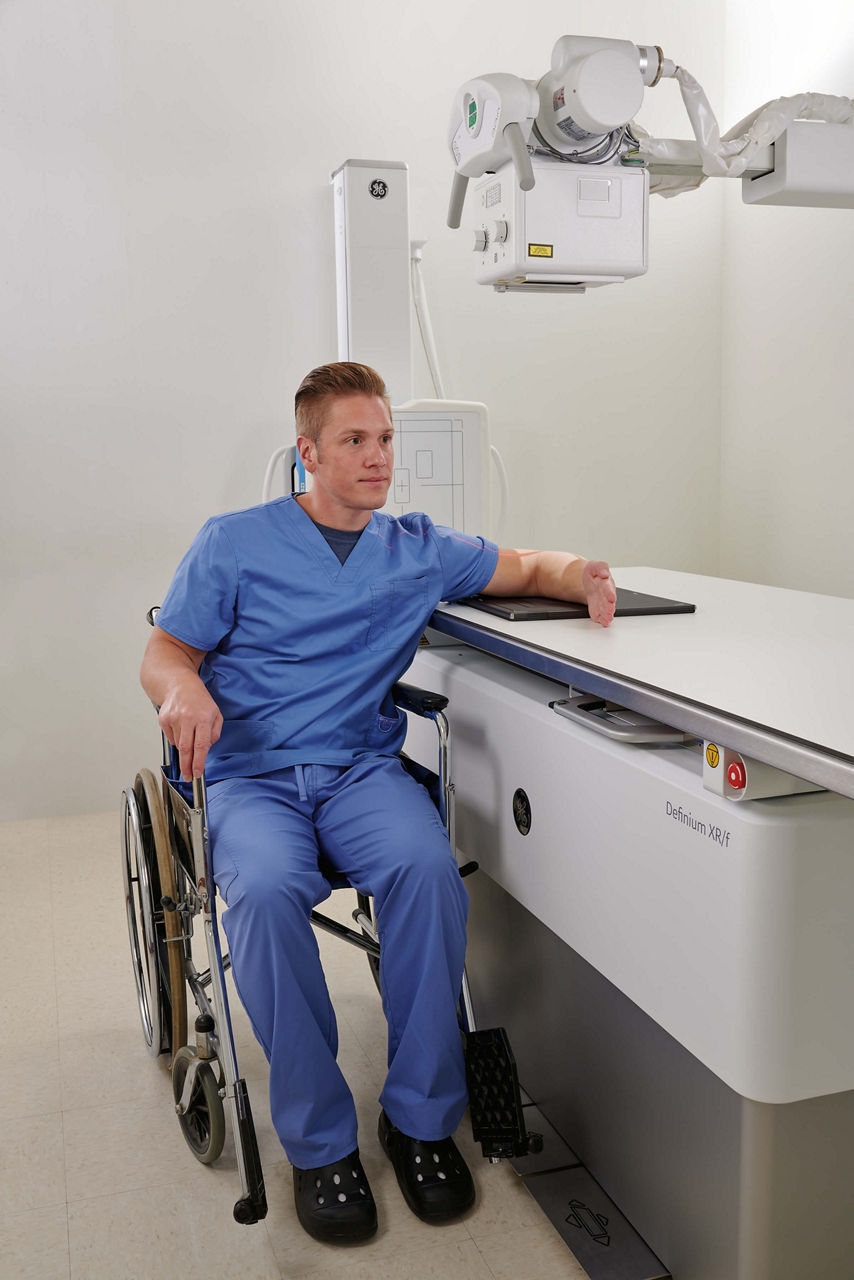 definium-xrf-patient-sitting-in-wheelchair-ci-en