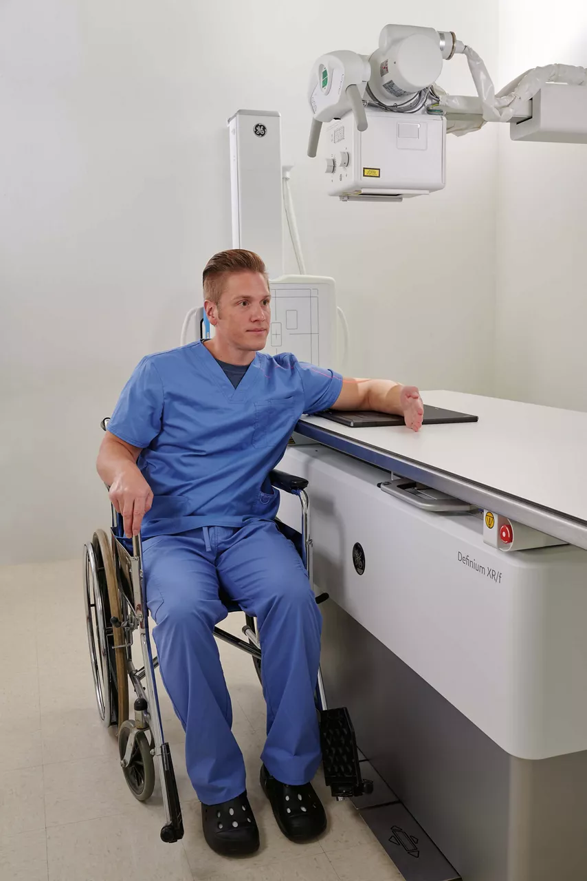 definium-xrf-patient-sitting-in-wheelchair-ci-en
