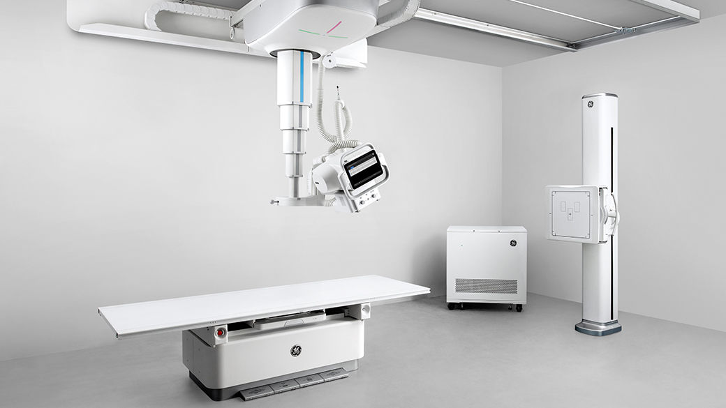 Radiology technician using the digital touchscreen on the AMX Navigate during image capture