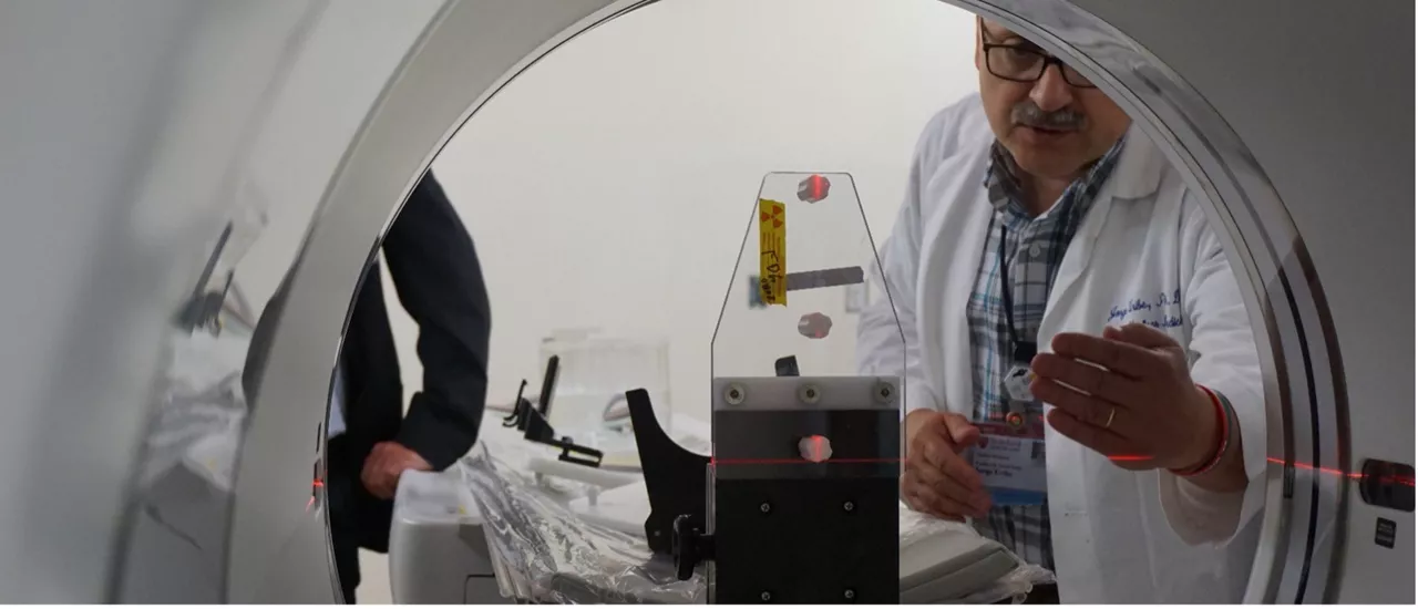 doctor-imaging-mri-inside-view-ba-en