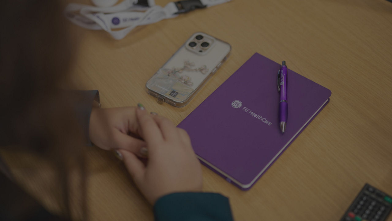 employee-experience-and-support-category-hero-ba-en