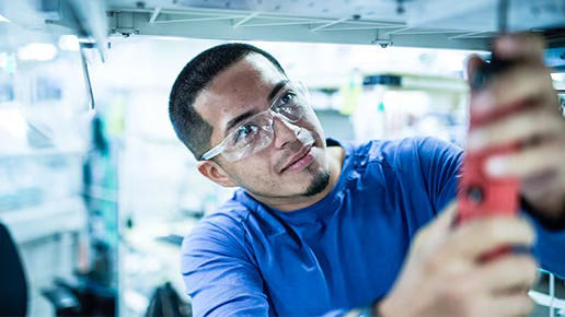 extensive-pats-feature-half-desktop-rad-JB28480XX-en