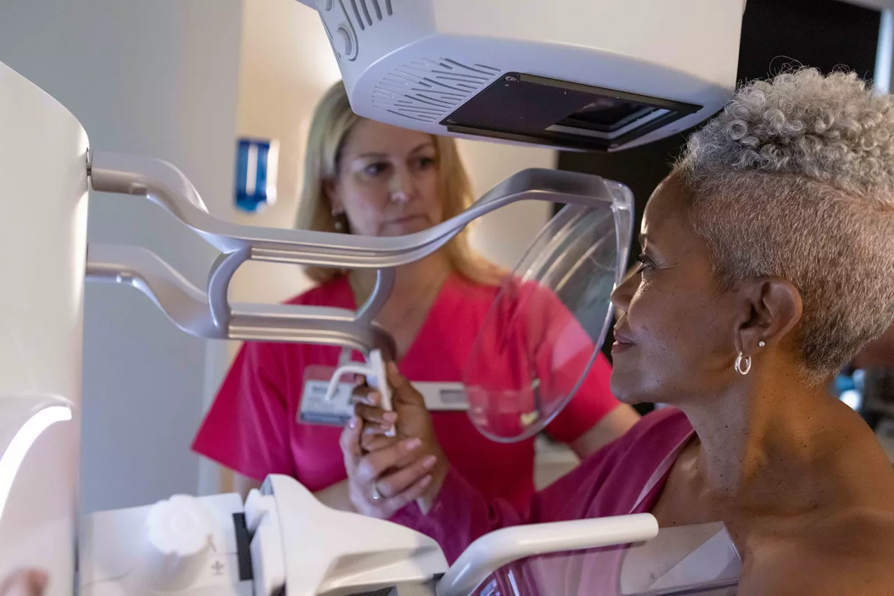 Patient taking contrast enhanced mamography(CEM)