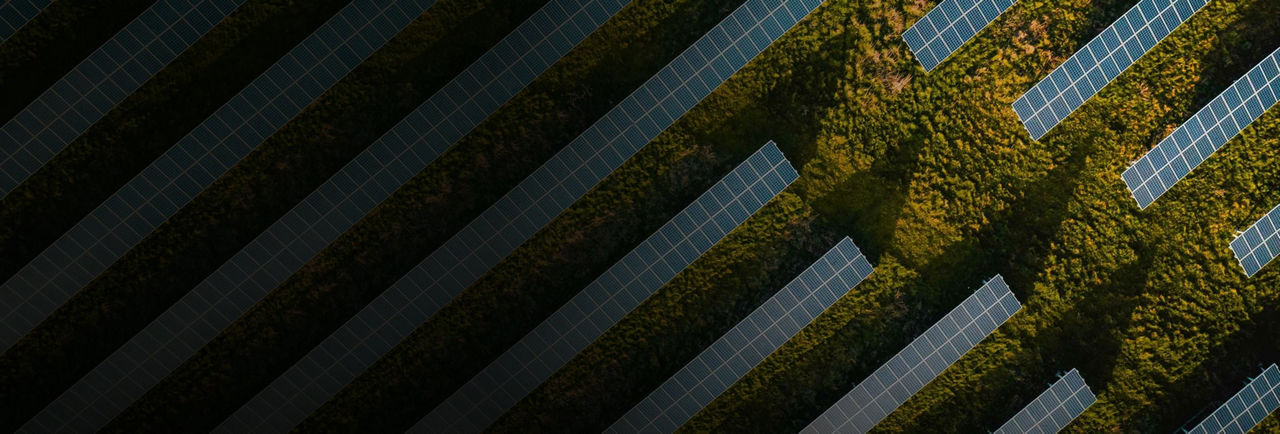 features-full-width-2-promo-dynamic-solar-panel-desktop-2-st-en