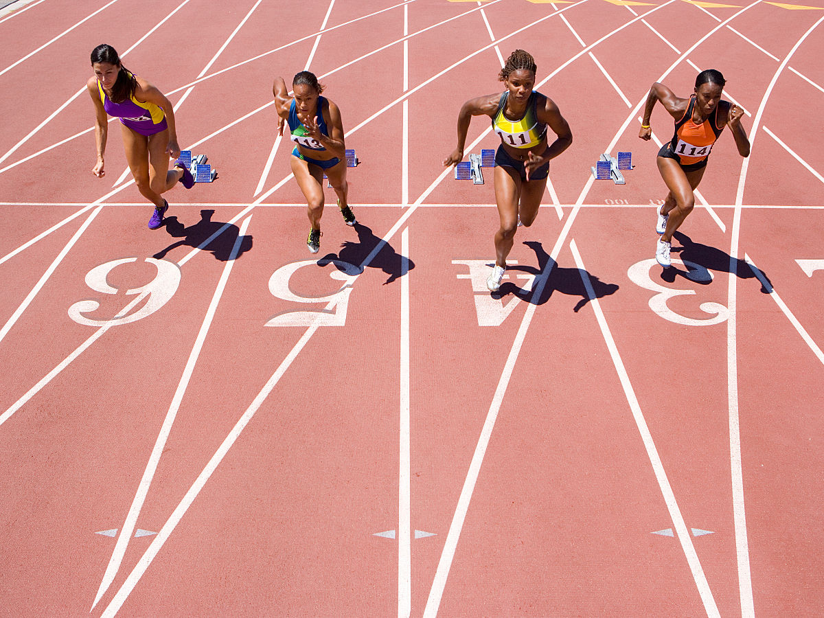 female-athletes-setting