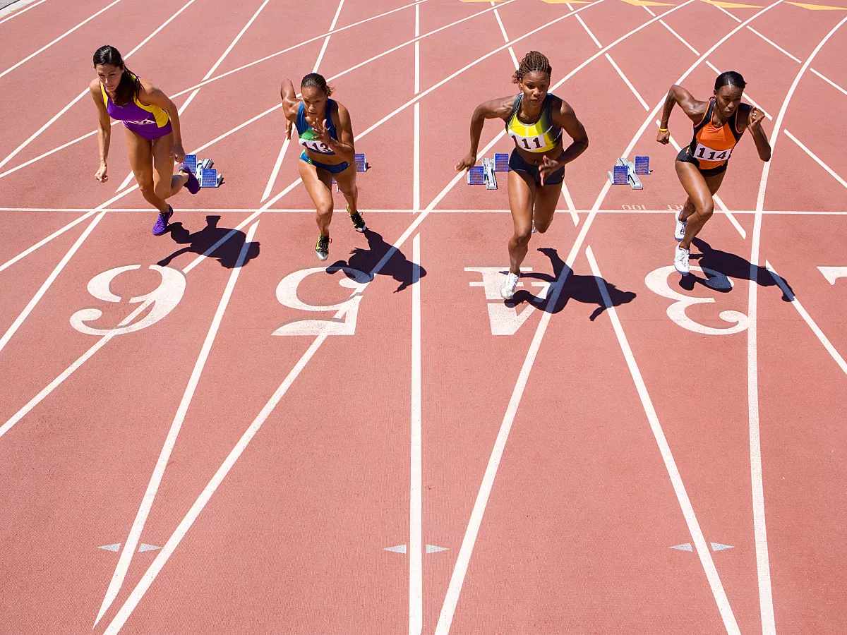 female-athletes-setting