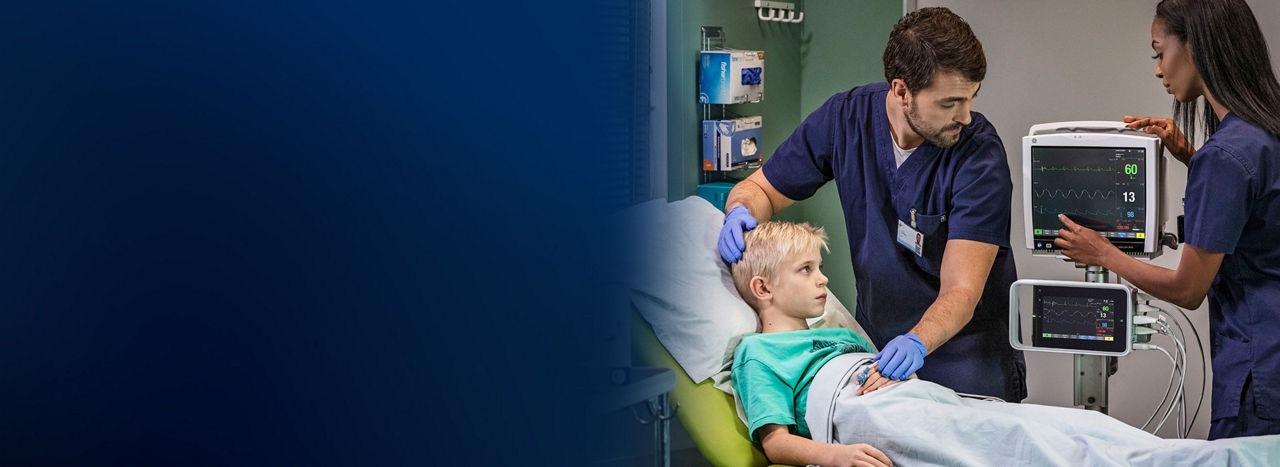 fleetcare-doctor-with-young-patient-ci-en