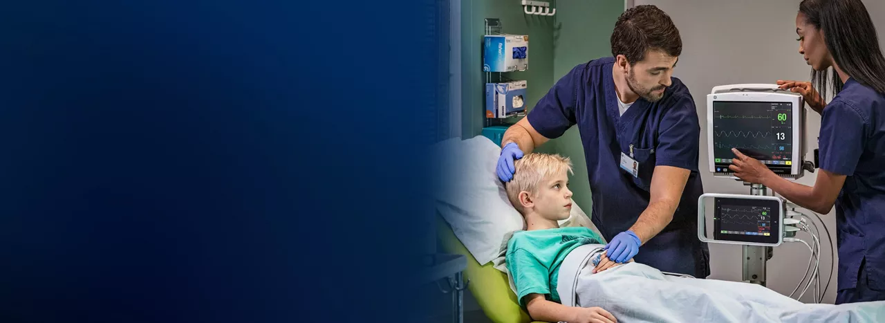 fleetcare-doctor-with-young-patient-ci-en