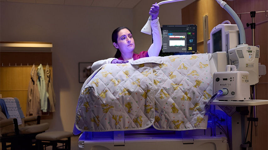 giraffe-blue-spot-FeatureCard-ci-en