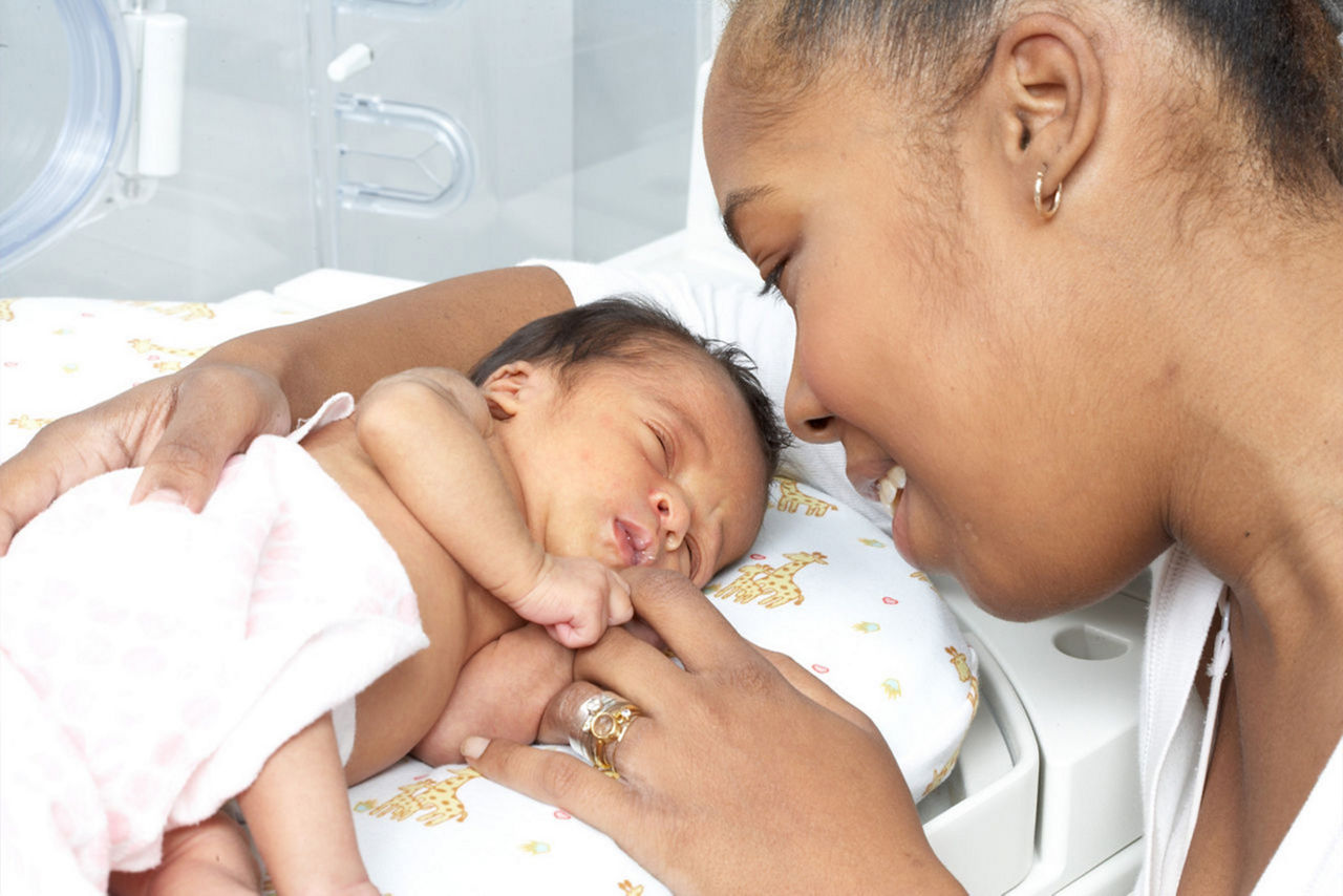 giraffe-blue-spot-HeroSticky1-ci-en