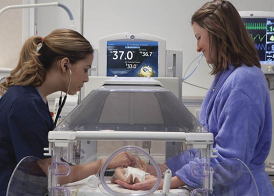 giraffe-carestation-nurse-mom