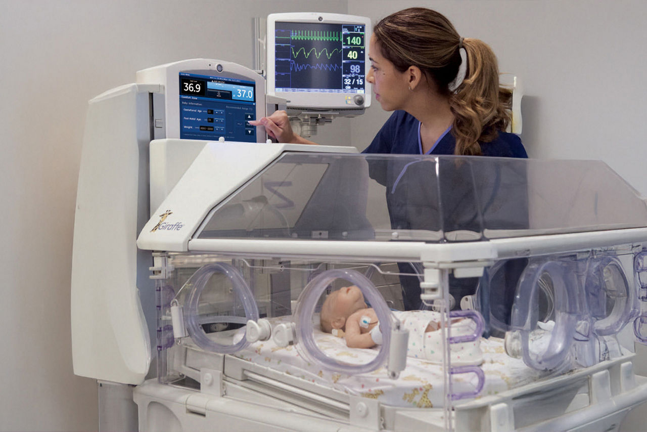 giraffe-incubator-carestation-HeroSticky-ci-en