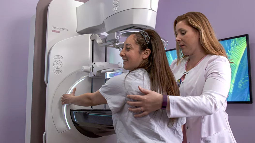 goldseal-mammography-machine-and-patient-ci-en