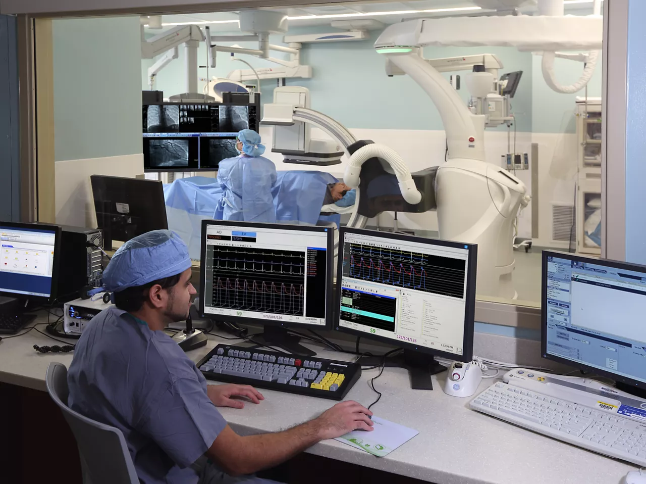 image-tavi-procedure-in-cath-lab-view-from-control-room