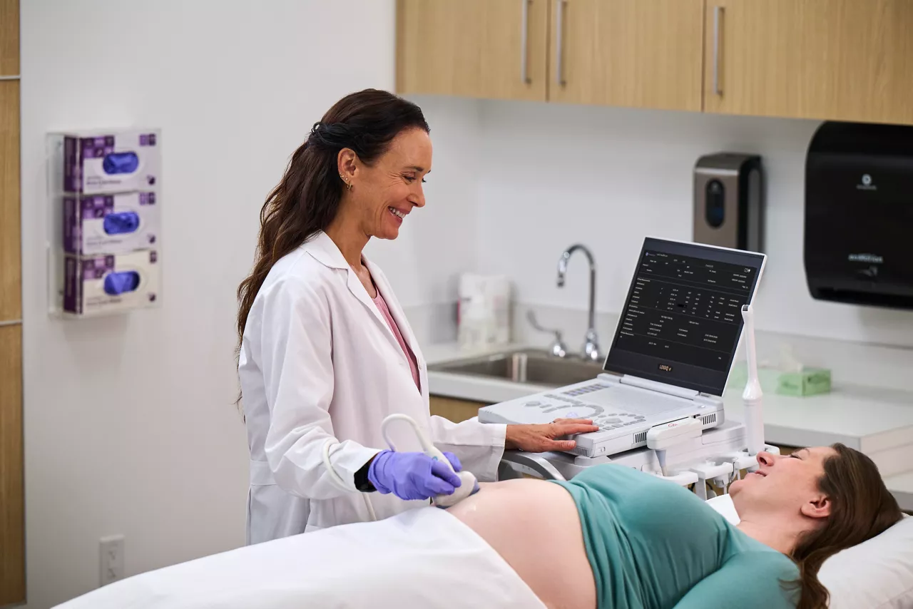 Clinician performing an ultrasound exam using the LOGIQ e S ultrasound machine
