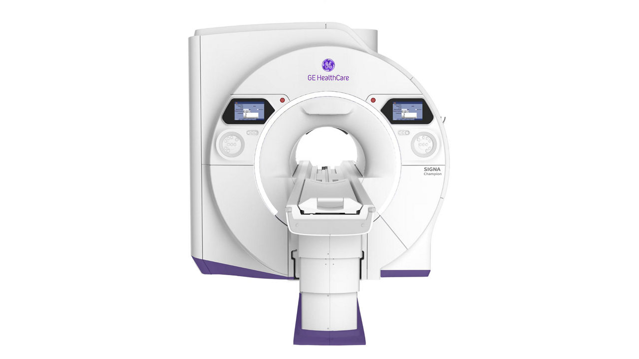SIGNA™ 1.5T MRIスキャナ
